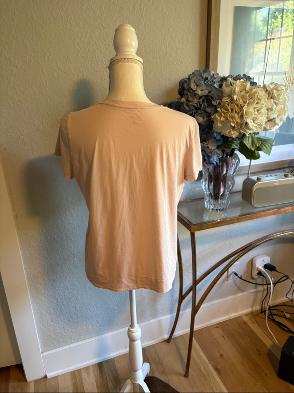 Lafayette 148 New York Soft blush color or Light Pink Short Sleeve Crewneck Tee - Picture 3 of 4